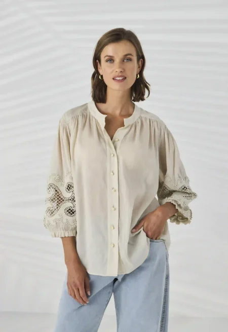 Lania-Austin-Shirt-Latte-4068-Front
